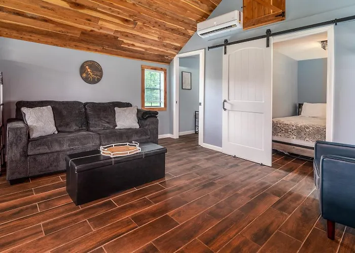 Firepit, Boat Parking & Giant Tulip Poplar Tree * Creal Springs